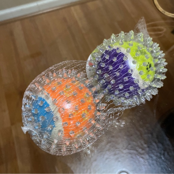 - Brand New Set Of 2 Spiking Ball For Dog. - Picture 8 of 8